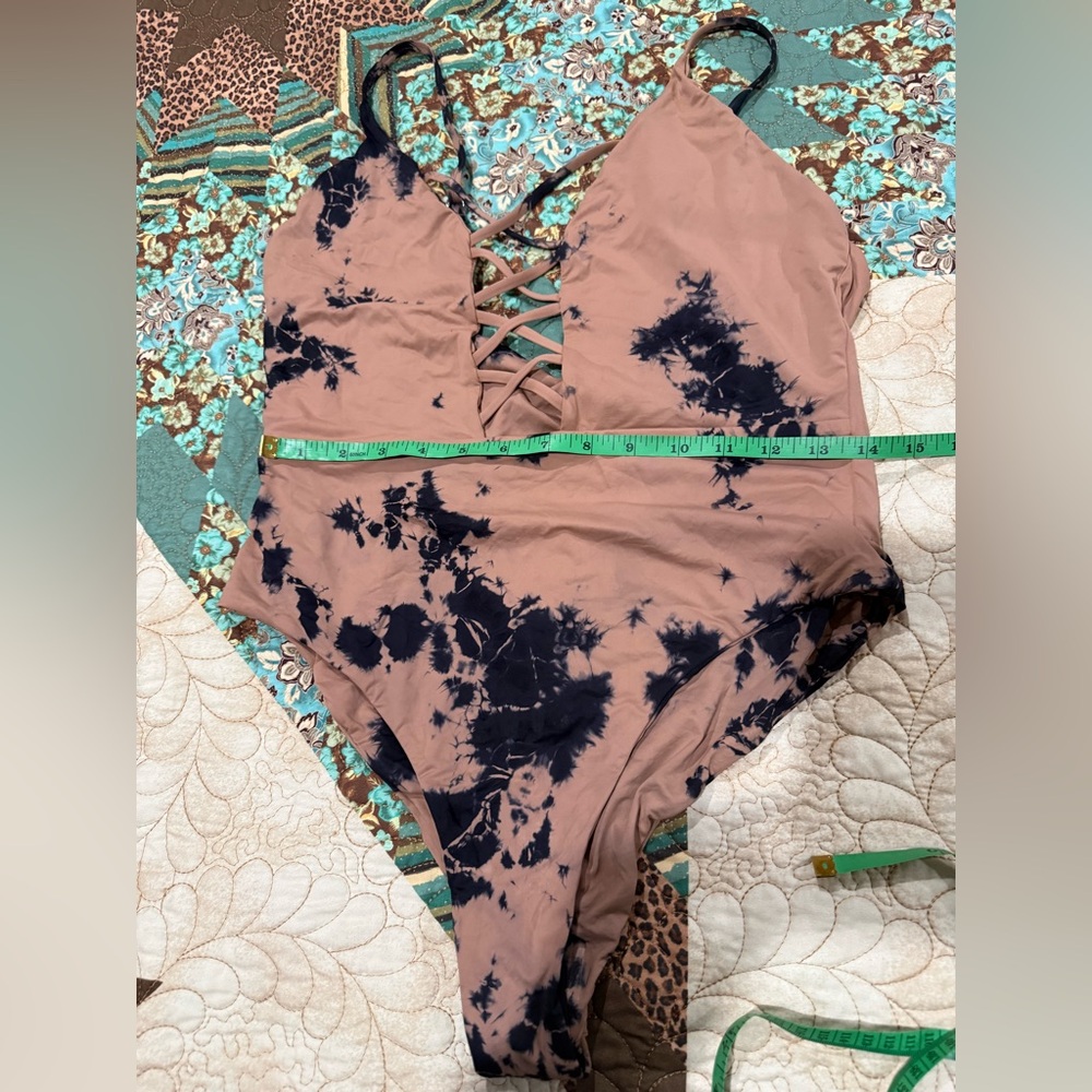 Dippin' Daisy's Eco Bliss One Piece Swimsuit tie-dye print and a lace-up XL - Picture 7 of 8